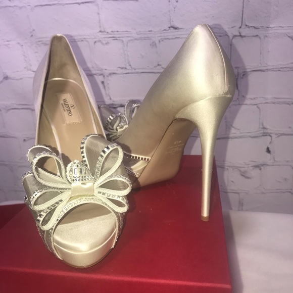 Valentino Crystal Versailles Bow Satin Pumps Ivory - Picture 3 of 8